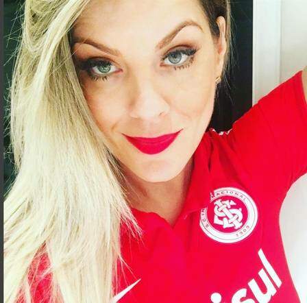 Renata Fan é torcedora do Internacional (Foto: Reprodução / Instagram) 