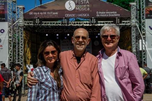 Manoela Vieira, Fernando Baril e Fernando Vieira, que organiza a Festa Nacional da Música em Porto Alegre. (Foto: Pedro Antonio Heinrich/especial)