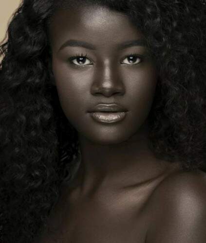Khoudia Diop, a "deusa da melanina". (Foto: Reprodução)