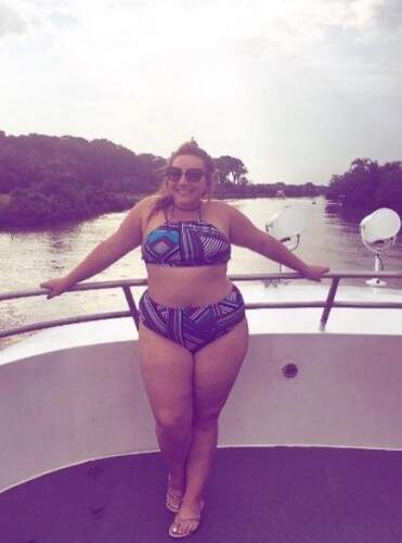 Ela adora posar de biquíni. (Foto: Reprodução)