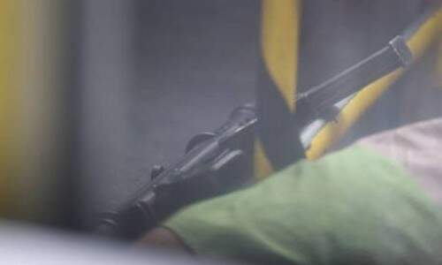 “Era uma arma de guerra, enorme”, afirmou uma testemunha. (Foto: Reprodução)