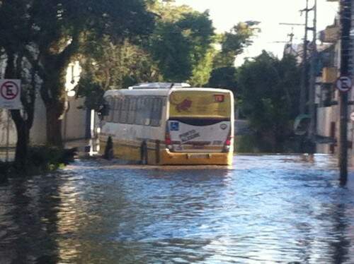 Pontos de alagamentos no bairro Navegantes, na Capital, no sábado (Foto: Metsul/Divulgação)