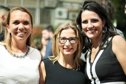 Daniela Sulzbach, Titha Kraemer, considerada a Empresária de Design do Ano, e Ana Paula Jung. (Foto: Divulgação)