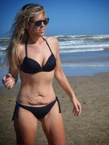 Sabrina Sgarbi de biquini na praia. (Reprodução/Instagram)