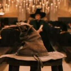 Chapeu Seletor, em imagem de um dos filmes de Harry Potter. (Foto: Reprodução)