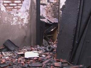 Explosão deixou casas destruídas em Itapetininga (Foto: Reprodução/TVTEM)