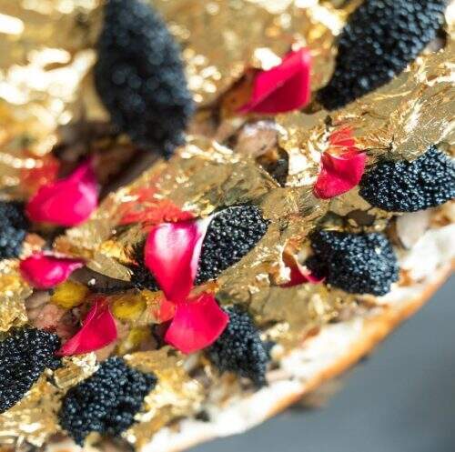 Pizza folheada a ouro. (Reprodução/Instagram)