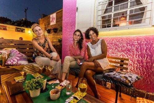 Descontração entre amigas: Luciana Moraes, Ana Paula Moraes e Luciana Boaz. (Foto: Pedro Antonio Heinrich/especial)