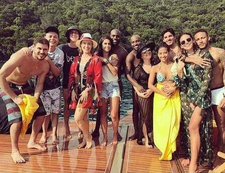 Amigos famosos torcem pelo casal "Brumar". (Foto: Reprodução/Instagram)