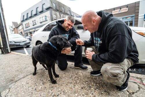 Bear passeia pela primeira vez (Foto: Divulgação/Guardians of Rescue)