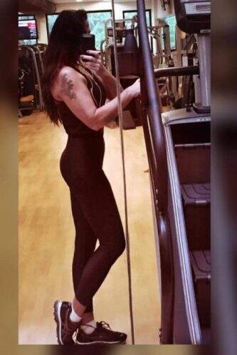 Luiza Brunet exibe curvas com traje de academia. (Foto: Reprodução Instagram) 