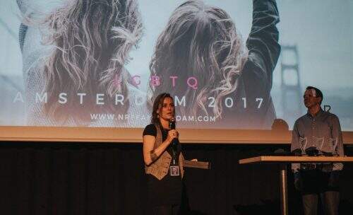 Luiza de Andrade palestra em festival (Foto: Divulgação)