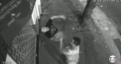 Crime ficou registrado nas câmeras (Foto: Reprodução)