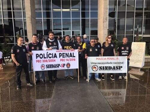 Agentes penitenciários estão protestando no Ministério da Justiça. (Foto: Divulgação)