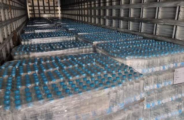 Famílias do Paraguai doam quase 25 mil litros de água a vítimas de enchentes no RS Famílias do Paraguai doam quase 25 mil litros de água a vítimas de enchentes no RS