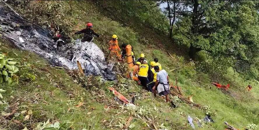 A aeronave transportava peregrinos em uma rota religiosa ... Leia mais no texto original: (https://www.poder360.com.br/poder-internacional/queda-de-helicoptero-na-india-mata-7-em-rota-de-peregrinacao/) © 2025 Todos os direitos são reservados ao Poder360, conforme a Lei nº 9.610/98. A publicação, redistribuição, transmissão e reescrita sem autorização prévia são proibidas.. (Foto: Reprodução)