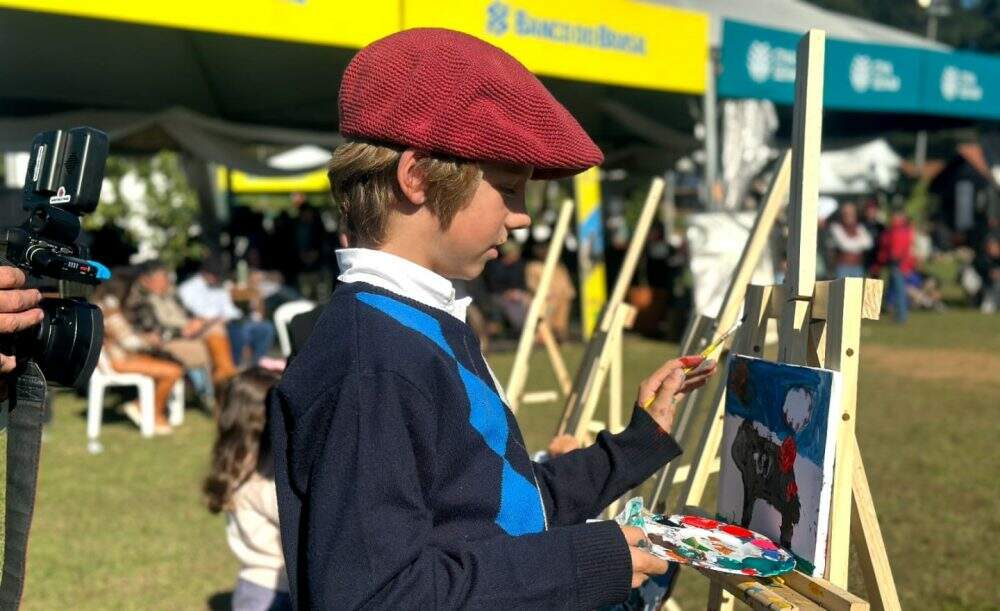 Crianças fazem arte na pista da Brangus - Crédito_Nataly Porto
