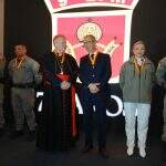 Vice-Presidente da Rede Pampa Paulo Sérgio Pinto ao Centro recebendo a Comenda Pedro e Paulo