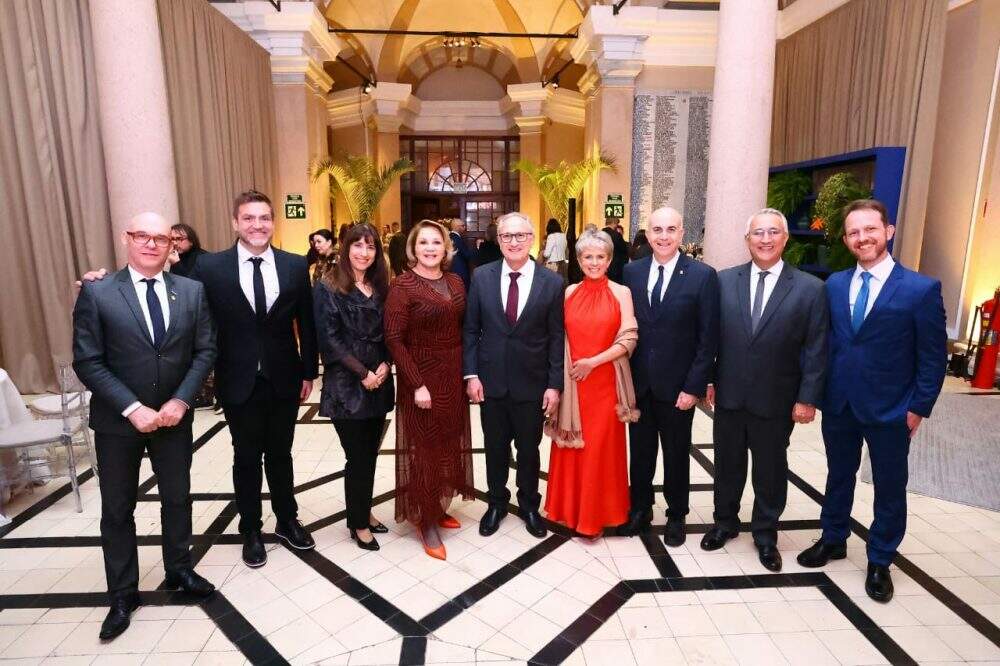 Carlos Schmaedecke, VP Relações Políticas e Institucionais; Rafael Wainberg, consultor de negócios; Beatriz Ayete Gil, diretora ; Nilva Bellenzier, 1ª Vice-Presidente; Irio Piva, Presidente ; Ana Cláudia Bestetti, Diretora ; Sérgio Galbinski, VP Comercial; Octávio José Noronha Scheibe, VP Administrativo e Financeiro ; Carlos Klein, 2º Vice-Presidente.
