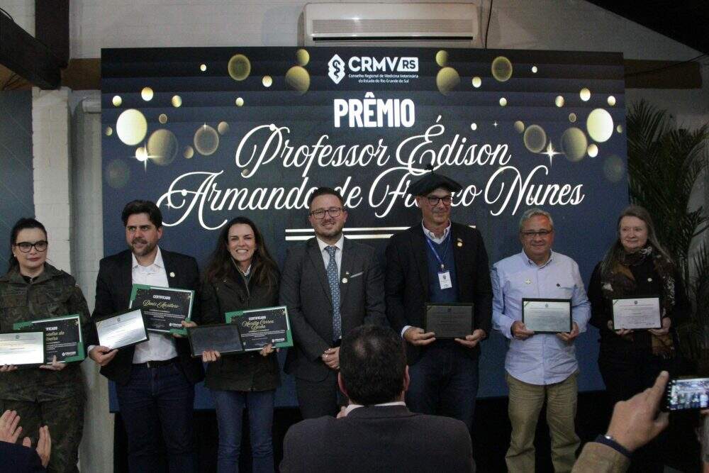CRMV-RS entrega o Prêmio Destaque Professor Édison  Armando de Franco