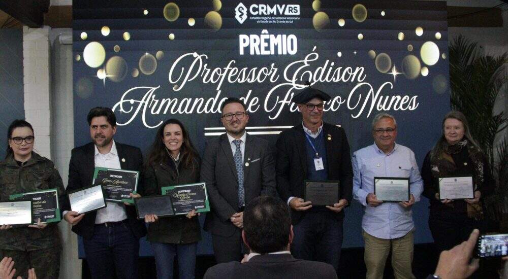 CRMV-RS entrega o Prêmio Destaque Professor Édison Armando de Franco