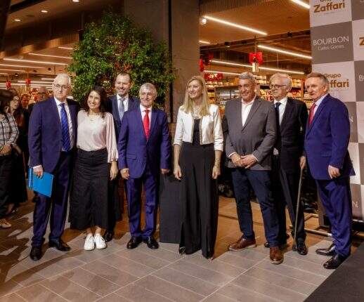 Claudio Luiz Zaffari, CEO do Grupo Zaffari, ao lado de Claudio, Ivo, Airton Zaffari e demais familiares, promoveram a inauguração do novo shopping Bourbon Carlos Gomes.