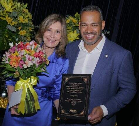 Mônica Leal e Vitor Chaves