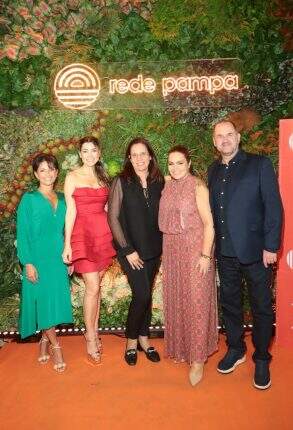 Gabriela Macedo, Tainá Vidal, Letícia Huff, Daniela Miranda e Paulo Pitrez