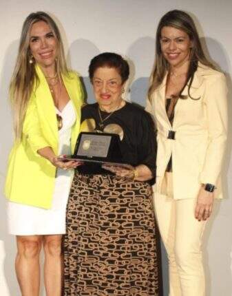 Eliana Lopes, Iara Mendonça e Patrícia Tolotti
