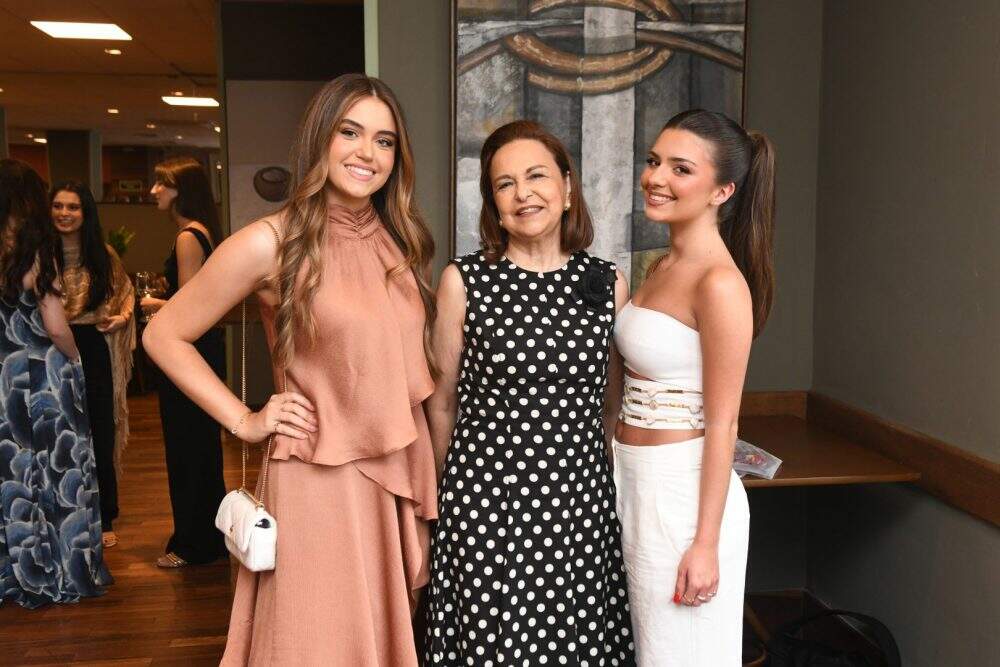 Sofia Menegat Flores, Vera Bernardes e Martina Siqueira Serrano