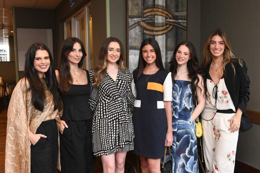Valentina Torres, Rafaela Oliva, Ana Júlia Martinelli, Antônia Germano, Ana Laura Bernardes e Paula Paglioli