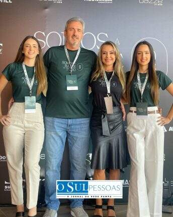 Maria Carolina Souza, Fabio Souza, Juliana Souza e Maria Eduarda Souza.