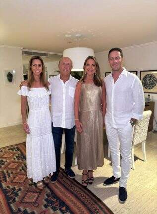 Luis Paulo e Betina Jardim entre os filhos Julia e Marcos