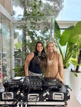 Dj Caroliza e Betina Sperb Albuquerque