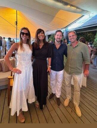 Bettina e Pedro Becker entre Julia Vasconcelos Jardim e Thiago Reali