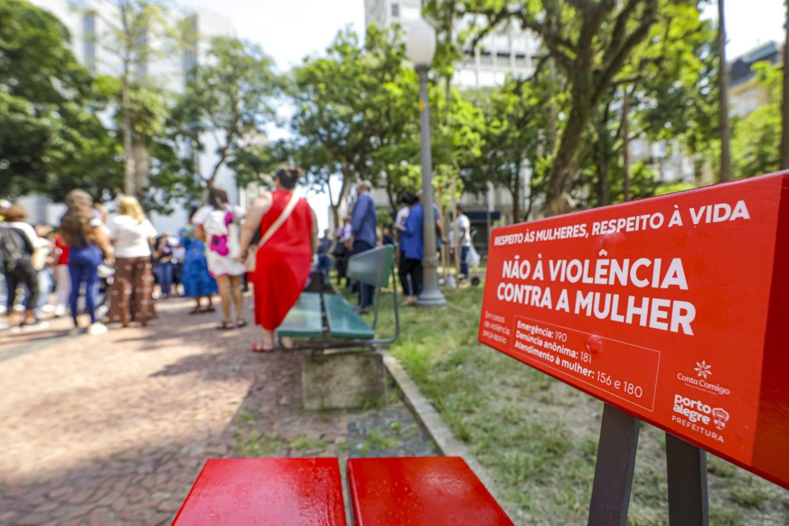 Nas ruas e no Grenal: manifestações contra a violência de gênero marcam o 8 de Março no RS