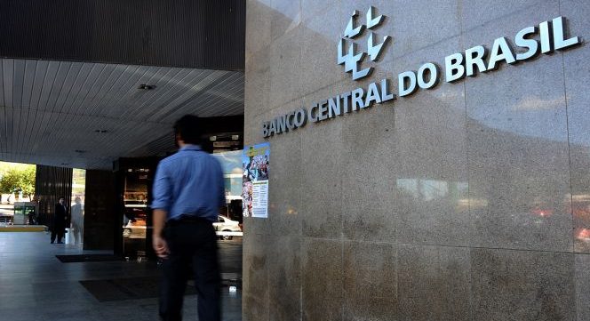 Segundo o comunicado, a decisão foi motivada pelo grave comprometimento da situação econômico-financeira da instituição. (Foto: ABr)