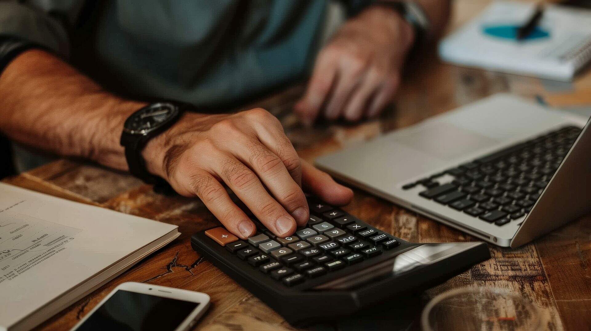 Dívidas com bancos somam R$ 557,7 bilhões e atingem quase metade dos brasileiros