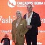 Amanda e Vinicius Argenta; ele, conselheiro consultivo comercial e de marketing da Calçados Beira Rio S.A., ao lado do filho Apollo..JPG