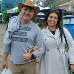 Chuva não afasta visitantes no primeiro dia da 49ª Expointer Tiago Rabello e a esposa Cláudia Rabello - Elstor
