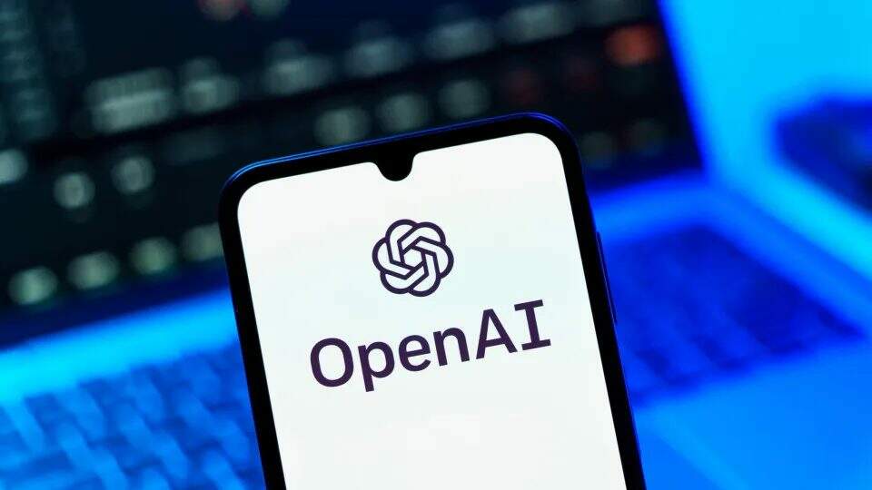 OpenAI prepara aparelho de inteligência artificial sem tela para rivalizar com celular; preço deve passar de R$ 1,5 mil