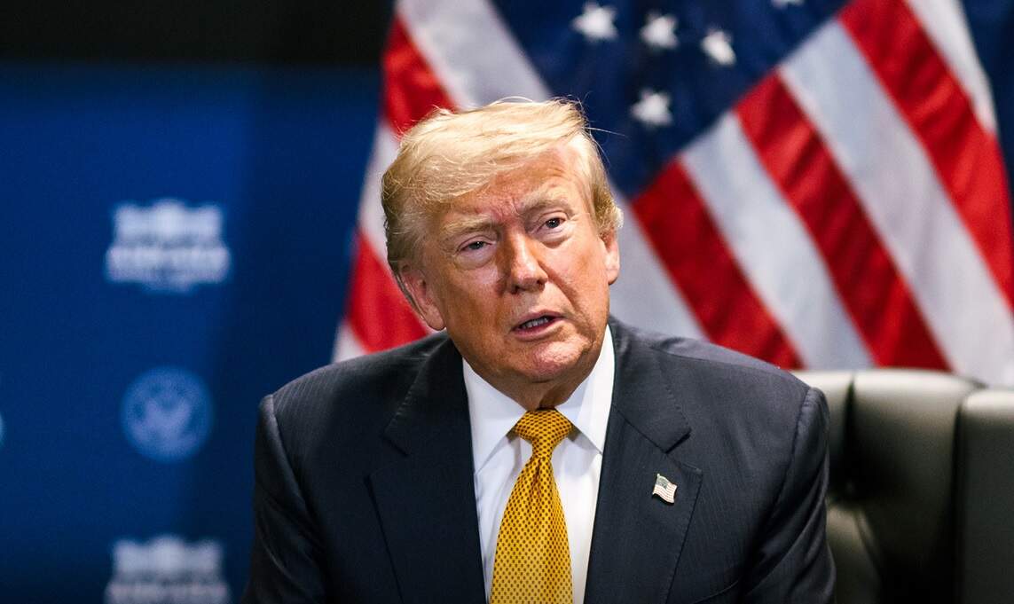 Sem base científica, presidente dos Estados Unidos cita autismo e “risco de morte” ao reduzir a vacinação infantil