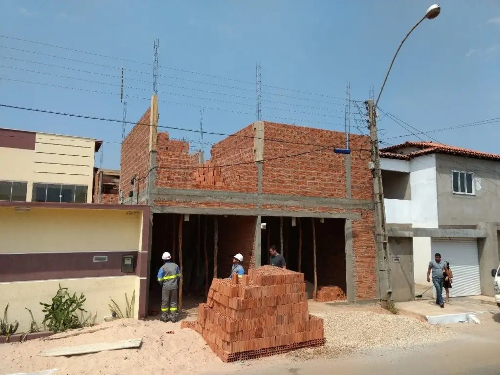 Trabalho em construção civil exige alerta a fim de prevenir acidentes com eletricidade